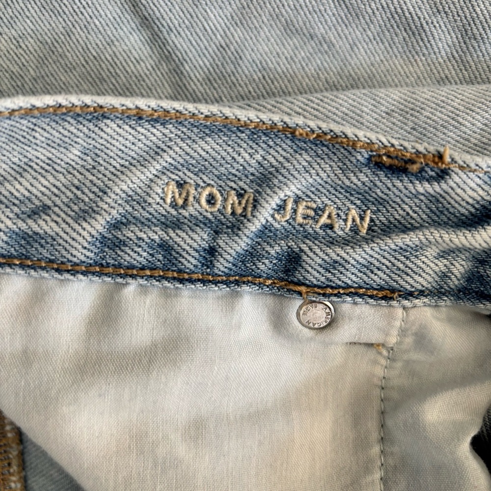 American Eagle Mom Jeans Light Wash Size 12 X-Long High Rise Distressed AE Denim - Picture 4 of 8